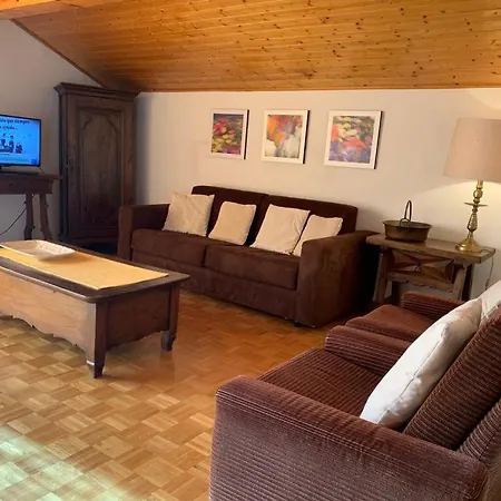 Montana Spacious 80m2 With Stunning View & Bus Stop Outside Apartment
