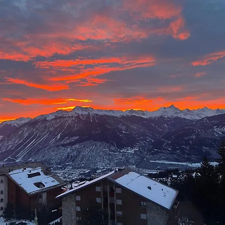 Apartment Montana Spacious 80m2 With Stunning View & Bus Stop Outside