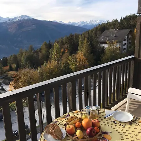 Montana Spacious 80m2 With Stunning View & Bus Stop Outside Lägenhet