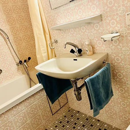 Montana Spacious 80m2 With Stunning View & Bus Stop Outside 公寓