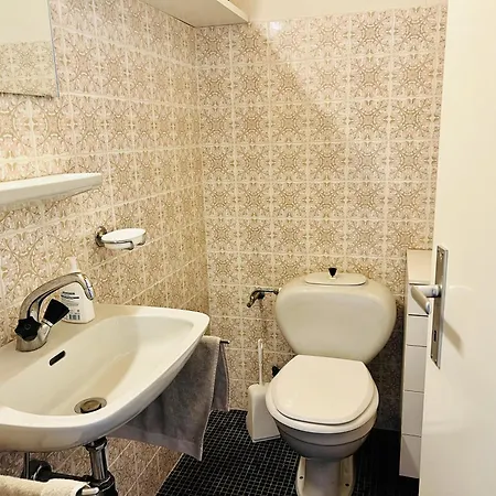 Montana Spacious 80m2 With Stunning View & Bus Stop Outside 公寓